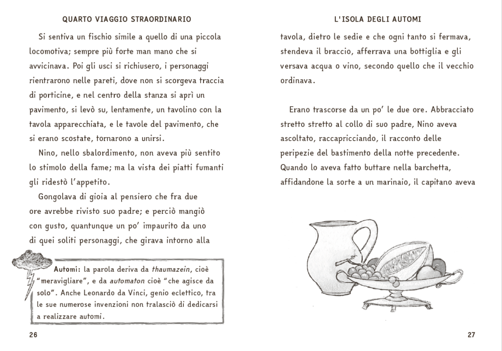 Disegno a matita in bianco e nero di una brocca in ceramica affiancata da un’alzata da frutta contenente un melone affettato, chicchi d'uva e alcune prugne o albicocche.
